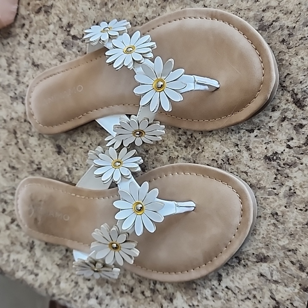 Womens daisy sandles